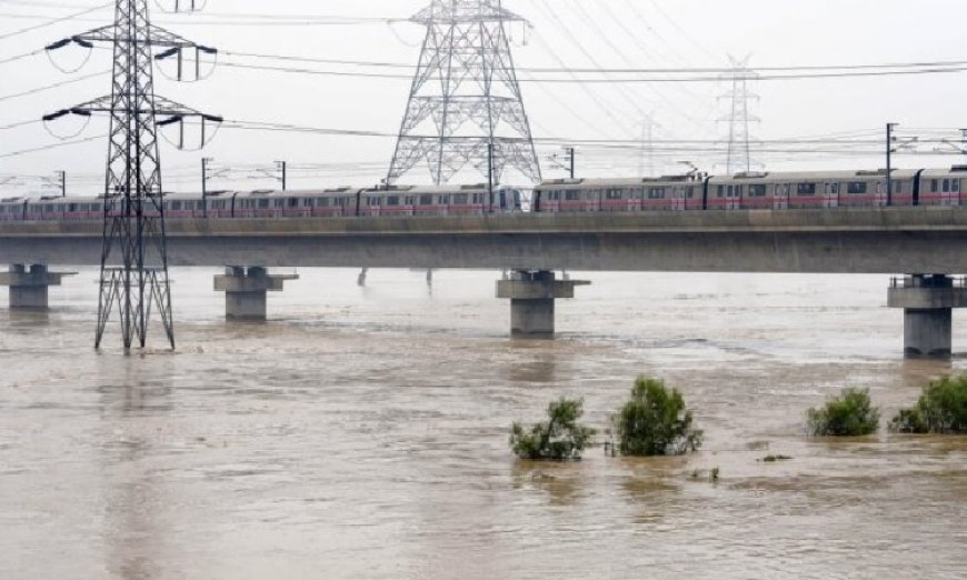 यमुना का जल स्तर बढ़ने से दिल्ली में बाढ़ जैसे हालात,  मेट्रो सेवाएं  प्रभावित