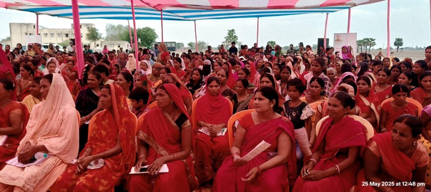ओबरा प्रखंड के बेल ग्राम में महिलाओं से संवाद, सशक्तिकरण पर दिया जोर