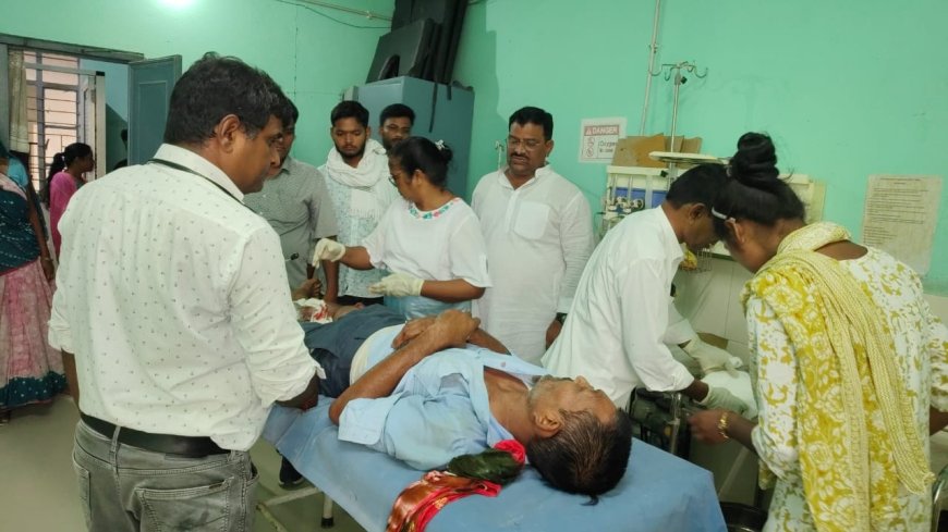 रफीगंज गोह पथ के कर्मा हाई स्कूल के पास  सड़क दुर्घटना में सास ससुर एवं बहू हुई घायल, ससुर रेफर।