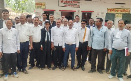 अधिवक्ताओं ने किया एसडीओ कोर्ट का बहिष्कार.