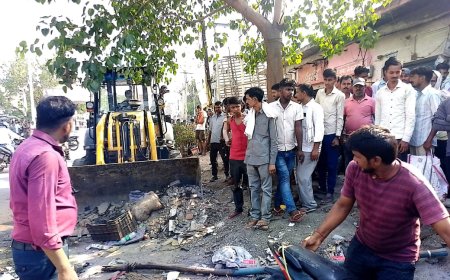 गोह बाजार में अतिक्रमणकारियों पर चला प्रशासन का बुलडोजर, हटाया गया अतिक्रमण