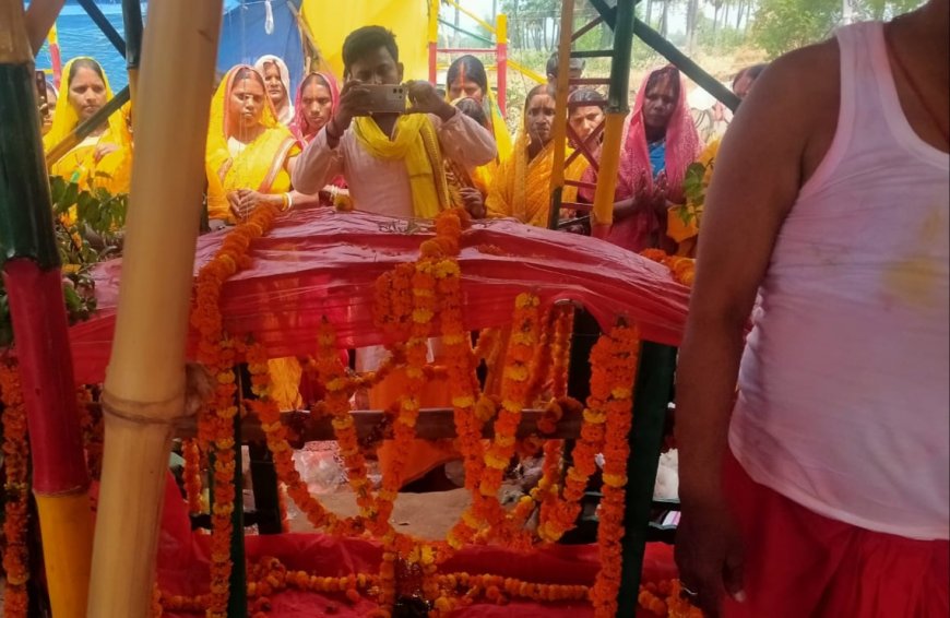 नगर भ्रमण लेकर श्रद्धालुओं की भीड़
